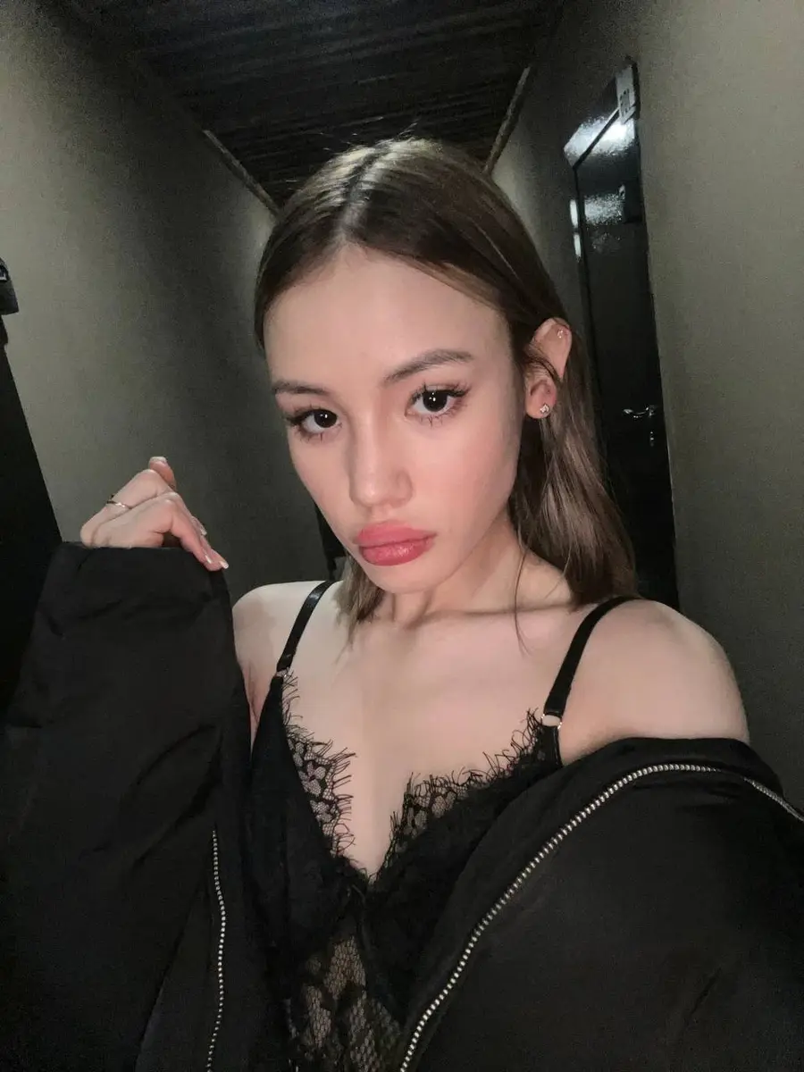 Olya profile in Hong Kong